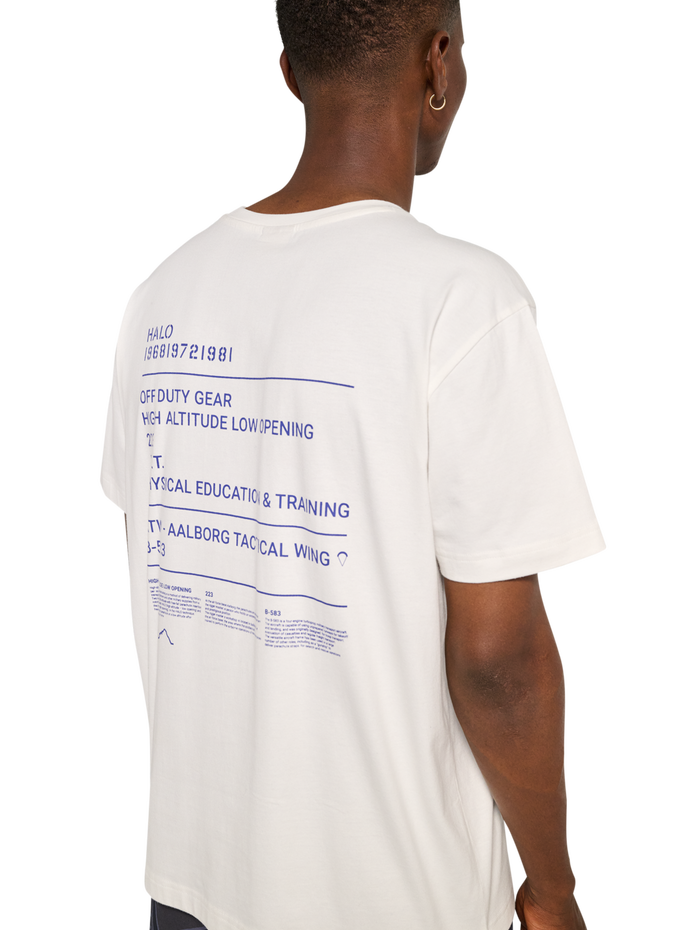 HALO GRAPHIC T-SHIRT, MARSHMALLOW, model