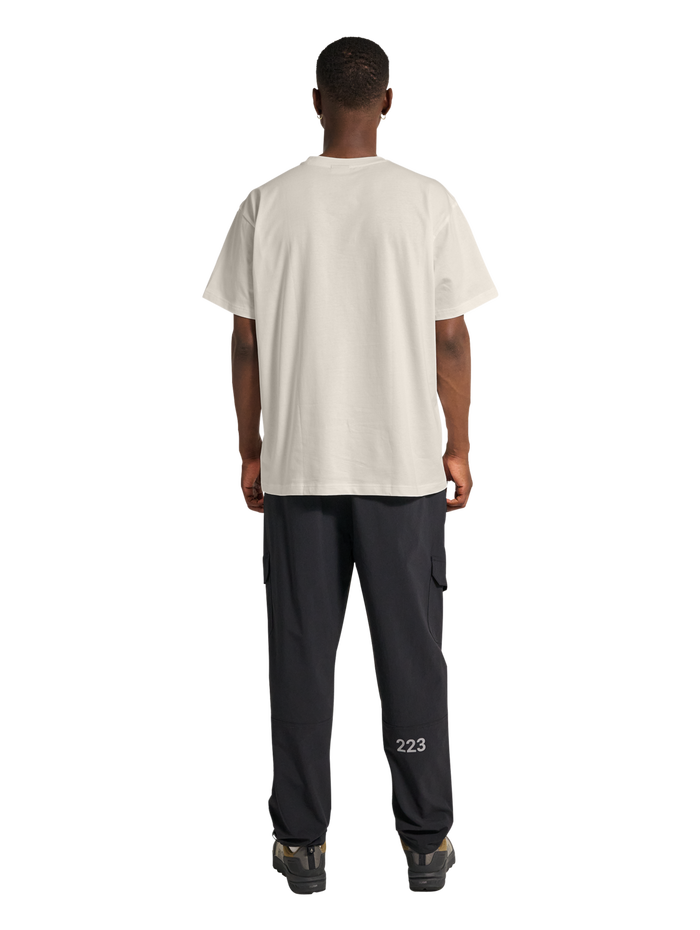 HALO LOGO T-SHIRT, MARSHMALLOW, model