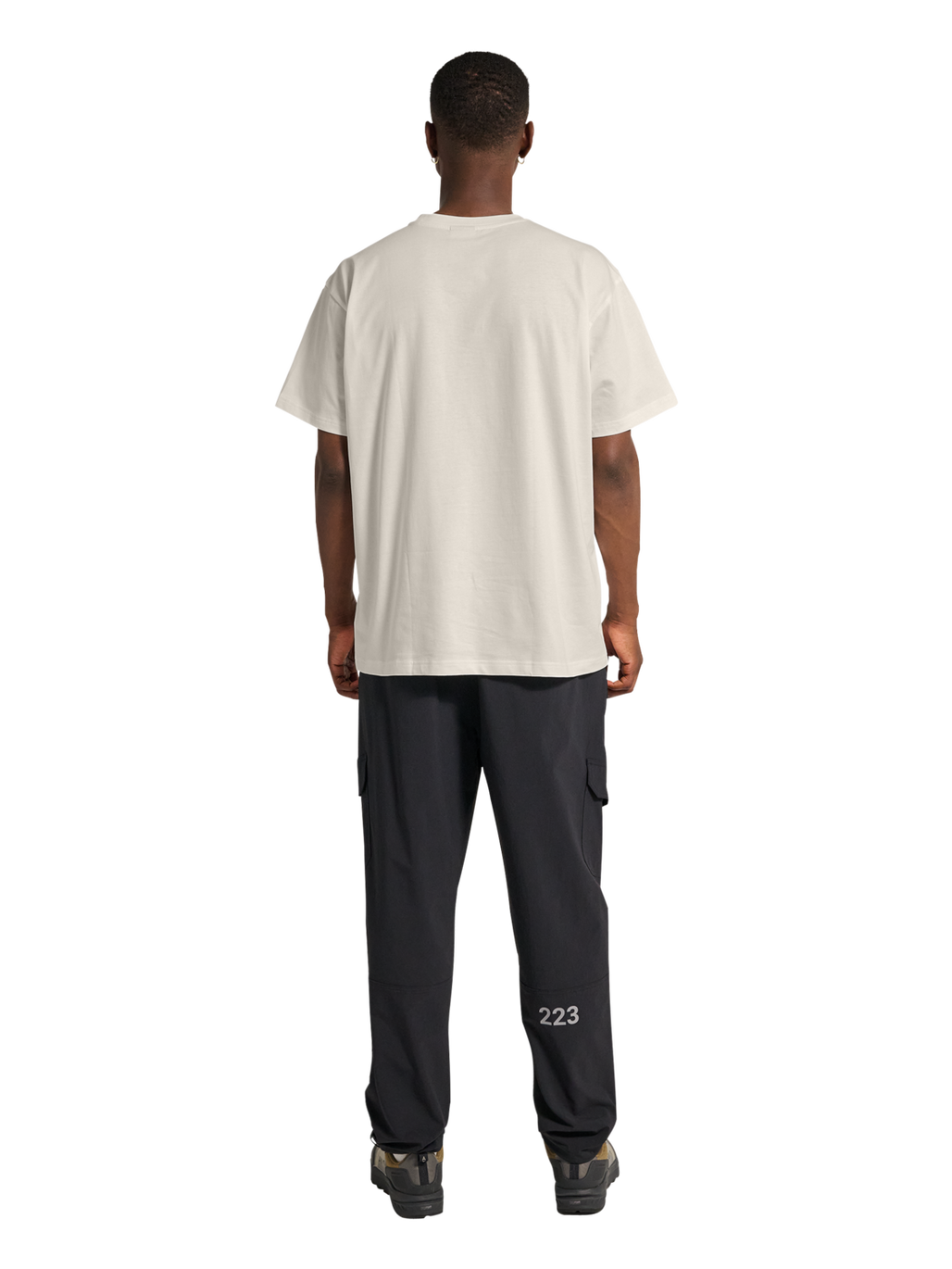 HALO LOGO T-SHIRT, MARSHMALLOW, model