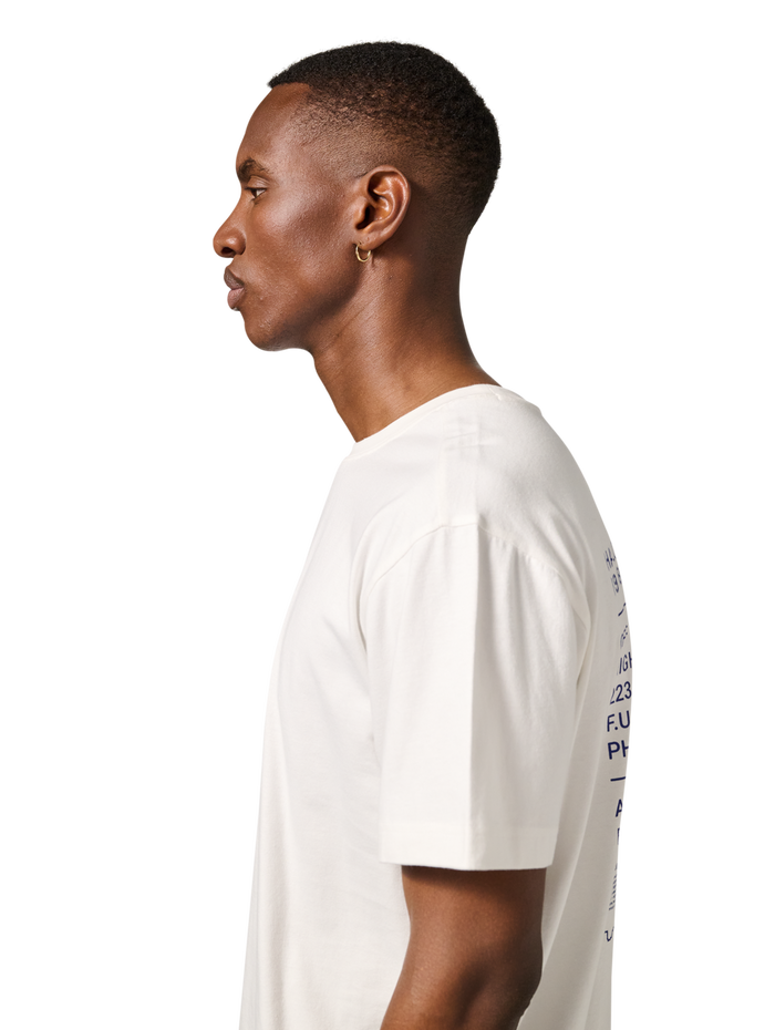 HALO GRAPHIC T-SHIRT, MARSHMALLOW, model