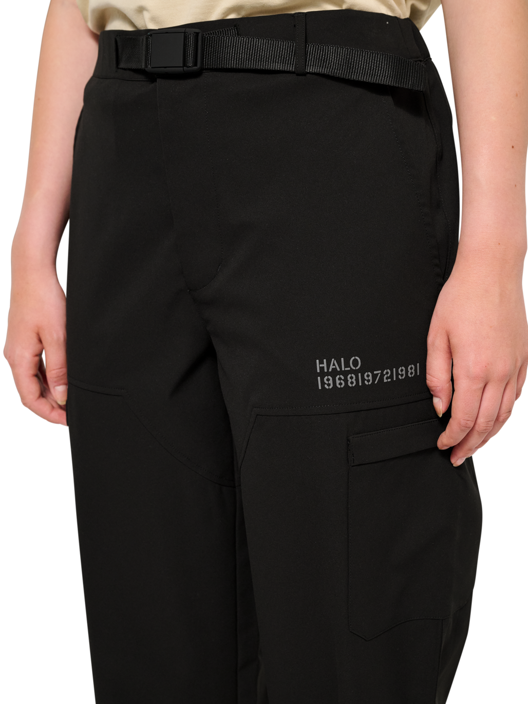 HALO COBRA RELAXED PANTS, BLACK, model