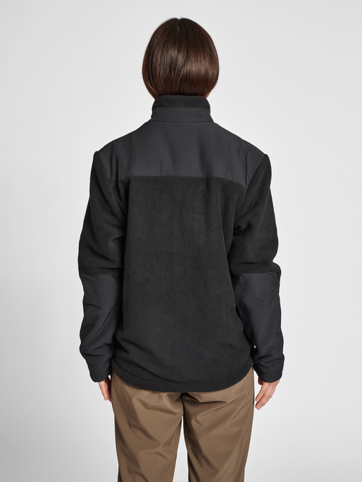 HALO TEDDY FLEECE JACKET, BLACK, model