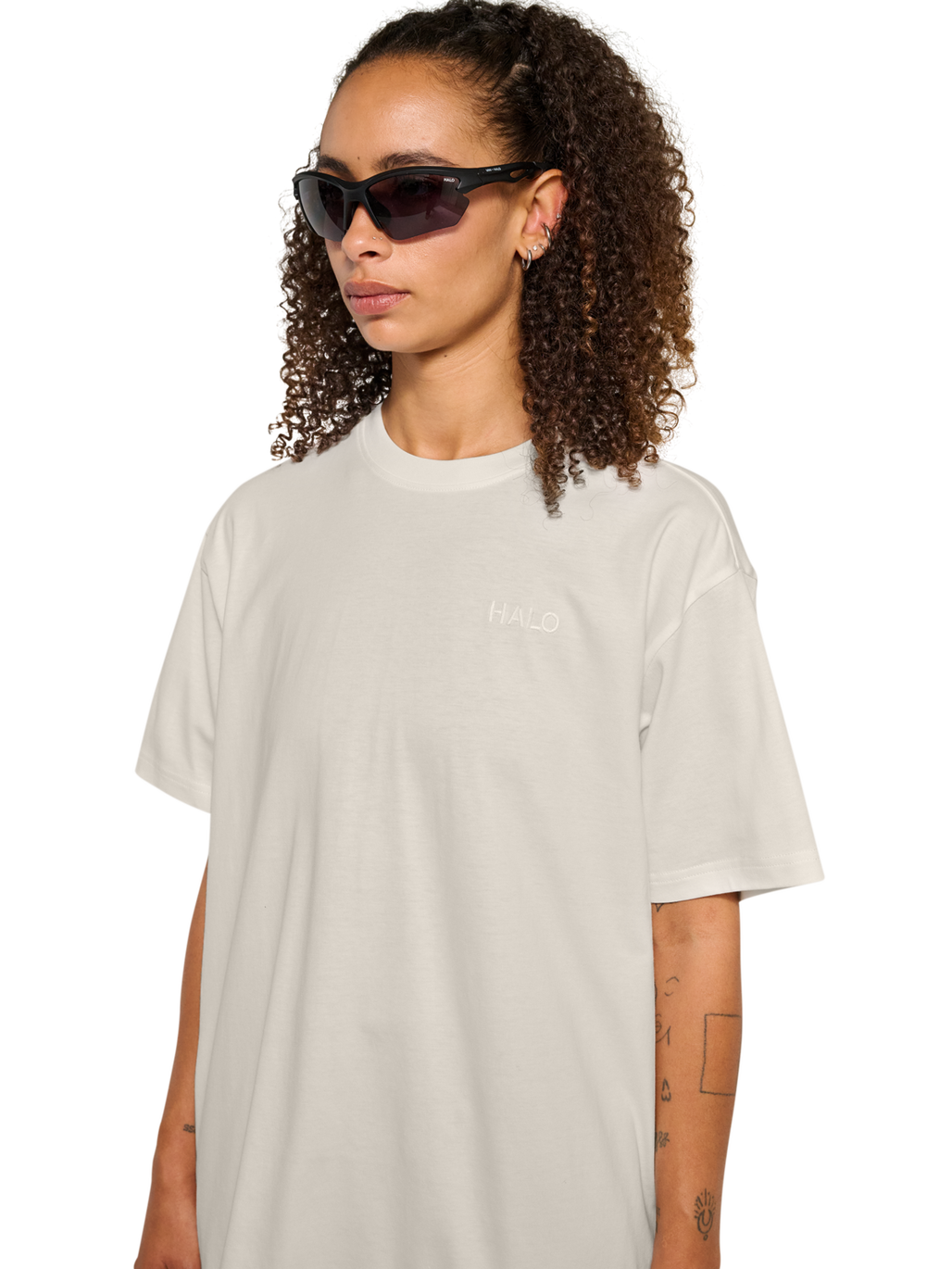 HALO LOGO T-SHIRT, MARSHMALLOW, model