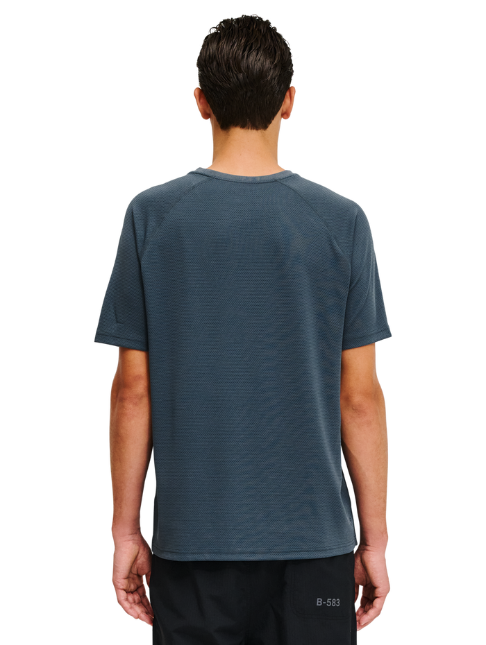 HALO SORONA T-SHIRT, DARK SLATE, model