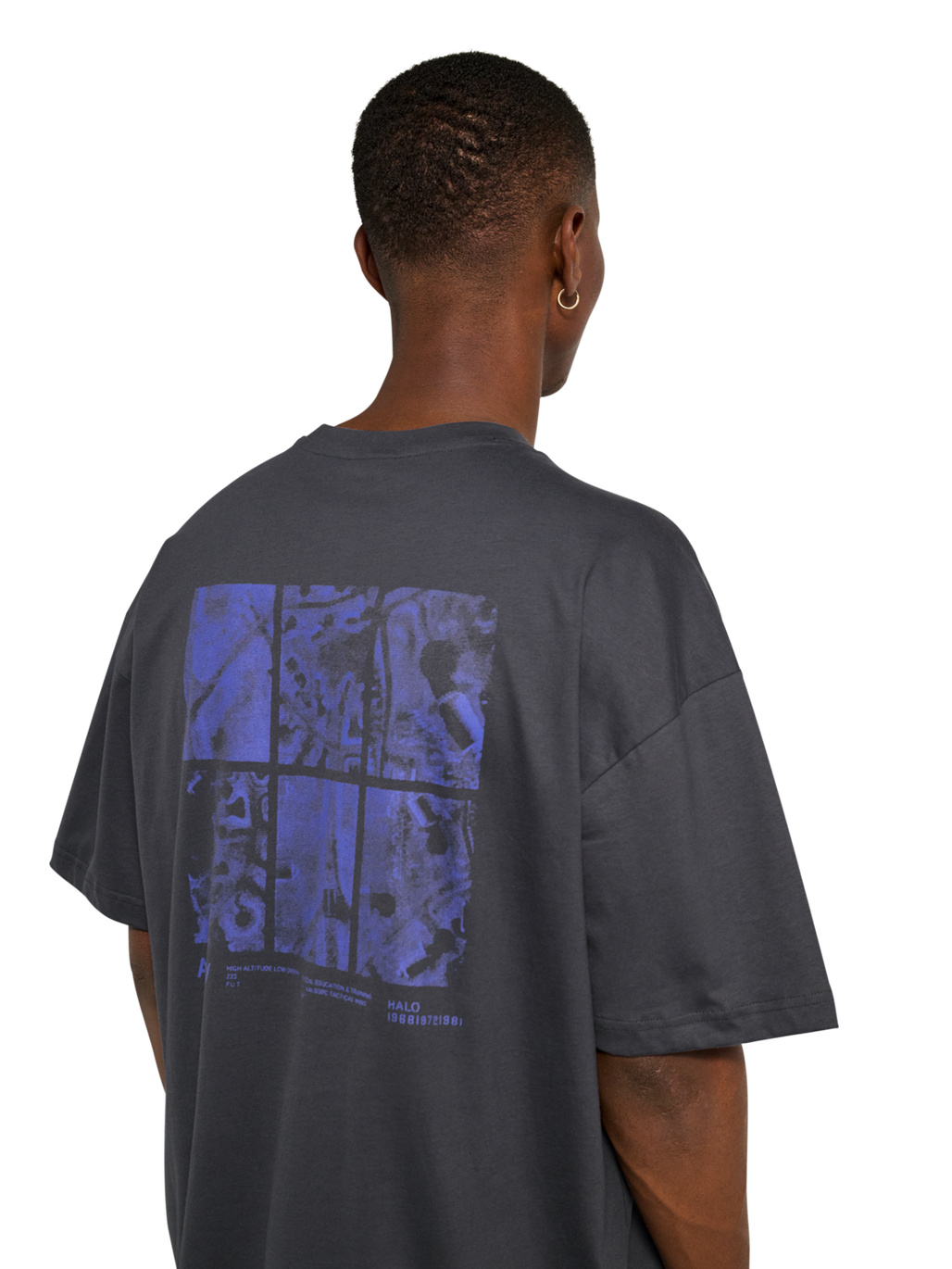 HALO GRAPHIC BOXY T-SHIRT, ASPHALT/NEON BLUE, model