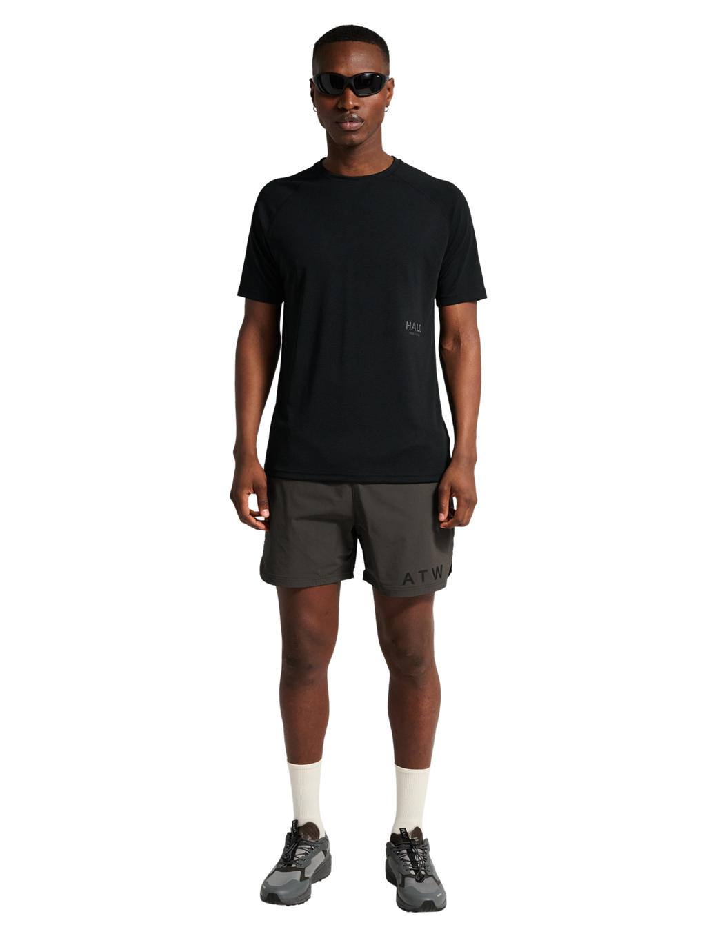 HALO SHORTS, RAVEN, model