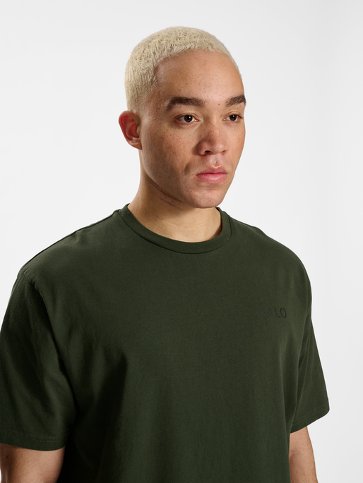 HALO HEAVY GRAPHIC T-SHIRT ATW, FOREST NIGHT, model