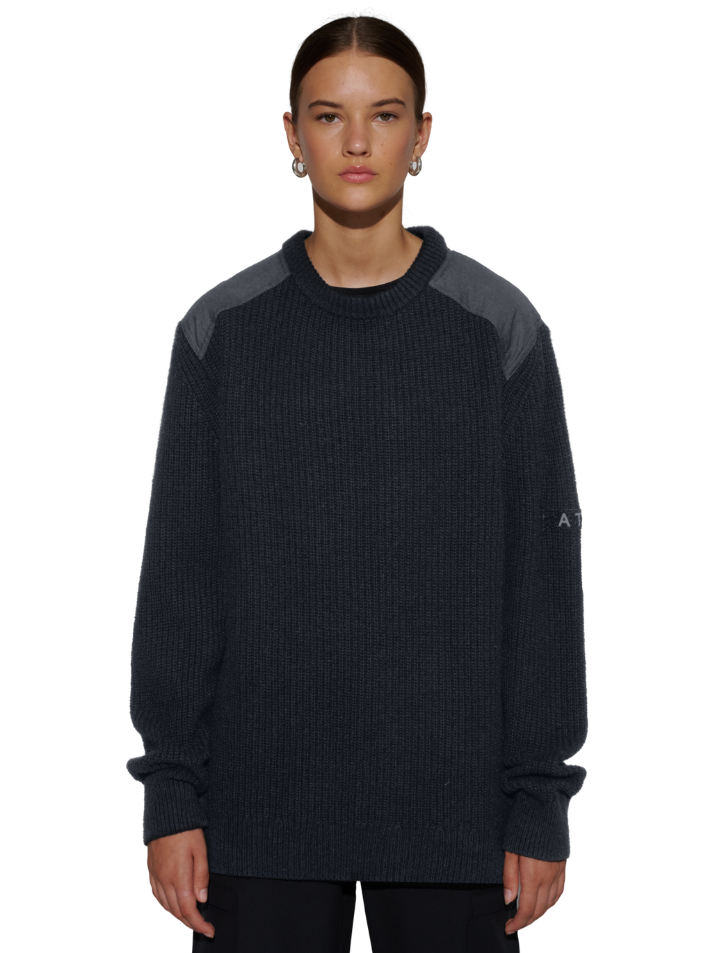 HALO WOOL CREW KNIT, BLACK, model