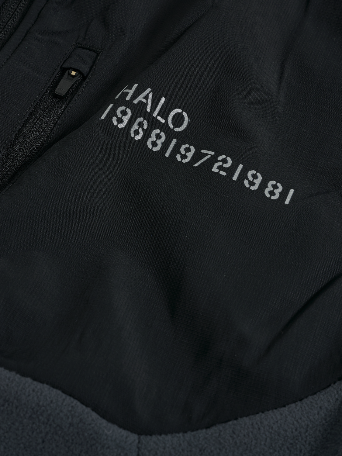 HALO BLOCKED FLEECE VEST, EBONY, packshot
