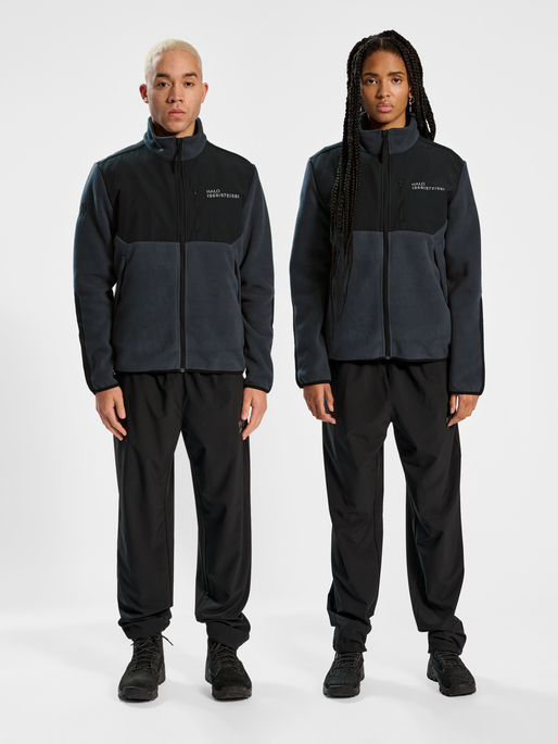 HALO BLOCKED ZIP FLEECE, EBONY, model