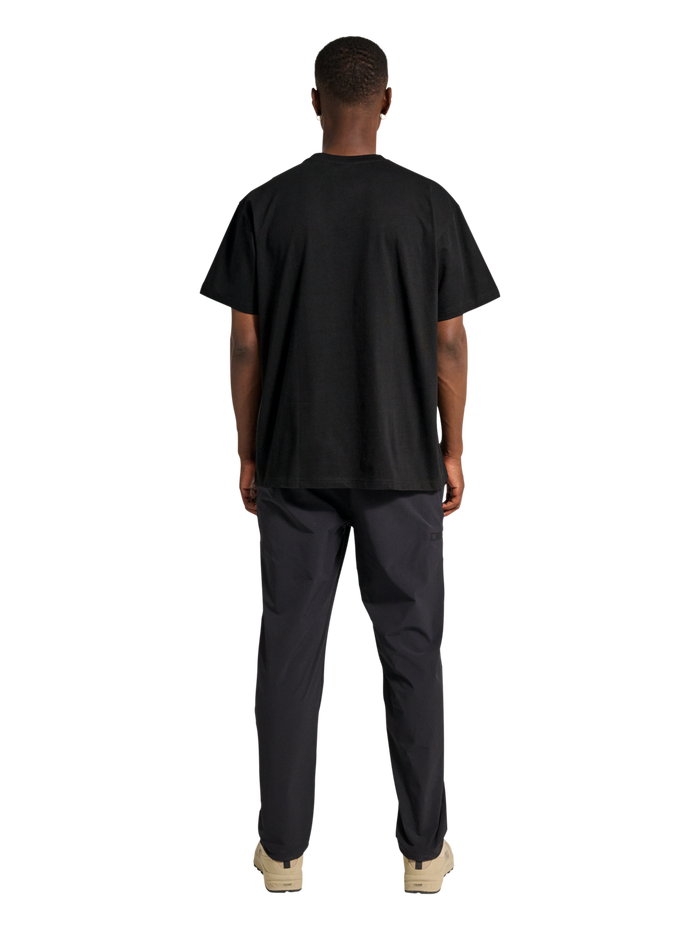 HALO LOGO T-SHIRT, BLACK, model