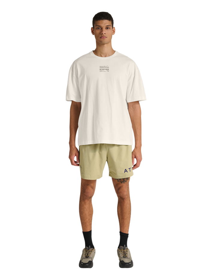 HALO GRAPHIC BOXY T-SHIRT, MARSHMALLOW/ASTRAL AURA/ASTRAL, model