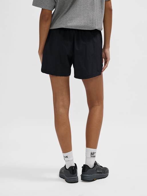 HALO SHORTS, BLACK, model