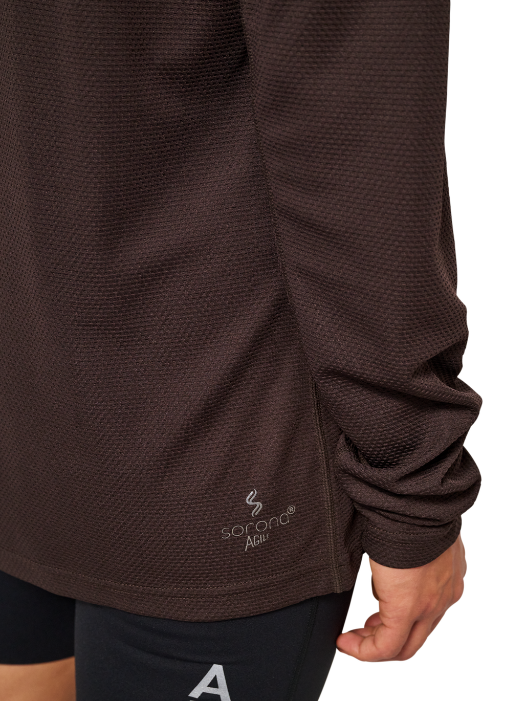 HALO SORONA HALF ZIP, CHOCOLATE TORTE, model