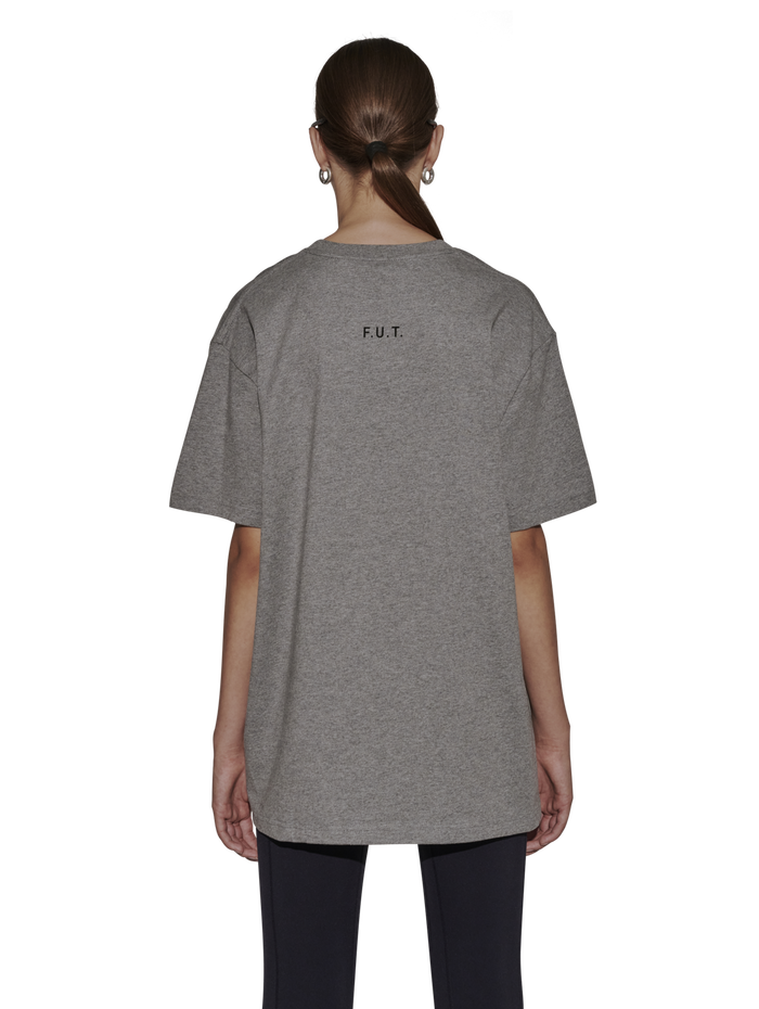 HALO ESSENTIAL T-SHIRT, GREY MELANGE, model