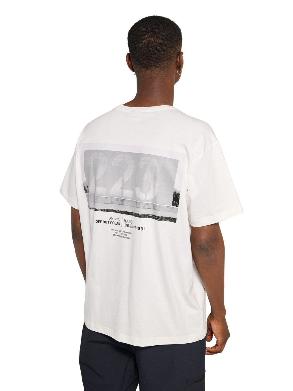 HALO GRAPHIC T-SHIRT, MARSHMALLOW/BLACK, model