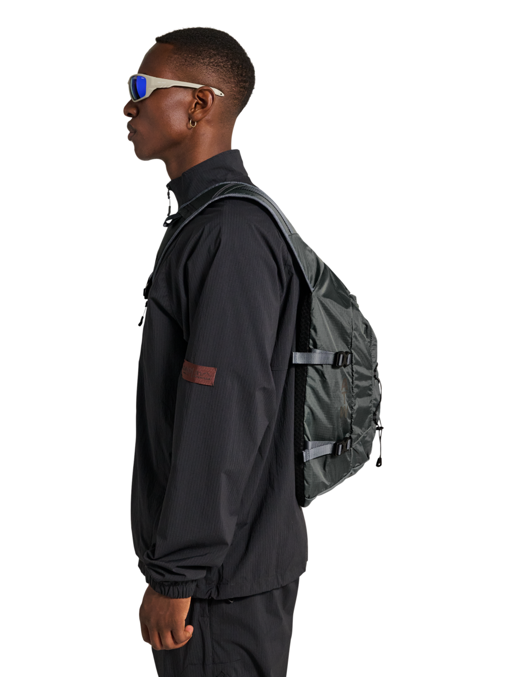 HALO UTILITY CROSSBODY BAG, ASPHALT, model