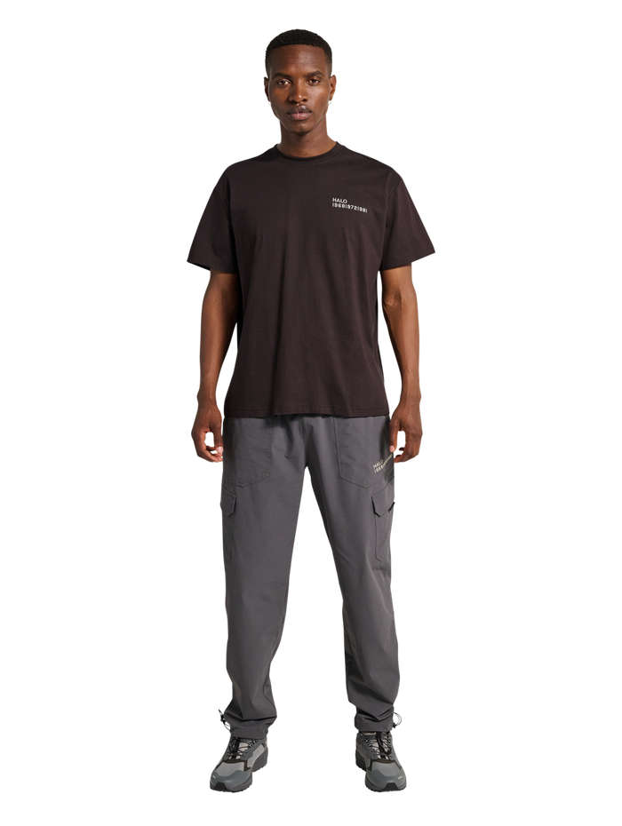 HALO ESSENTIAL T-SHIRT, CHOCOLATE TORTE, model