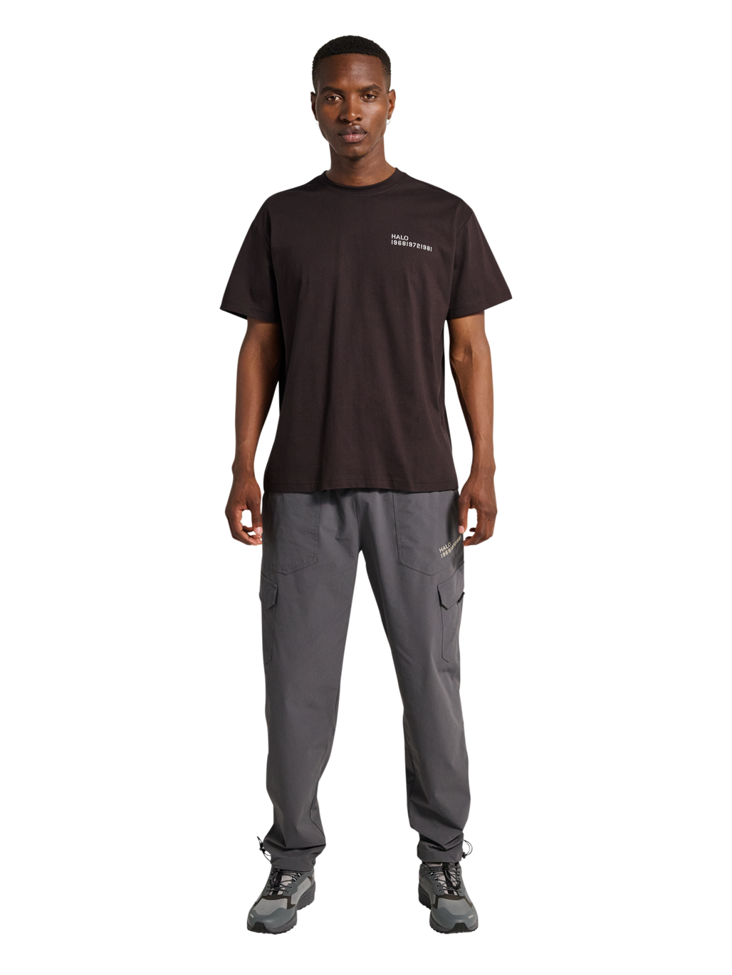 HALO ESSENTIAL T-SHIRT, CHOCOLATE TORTE, model