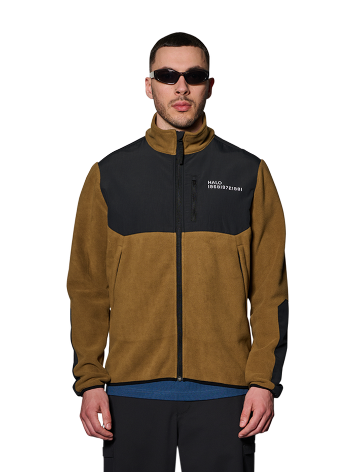 HALO BLOCKED ZIP FLEECE, KANGAROO, model