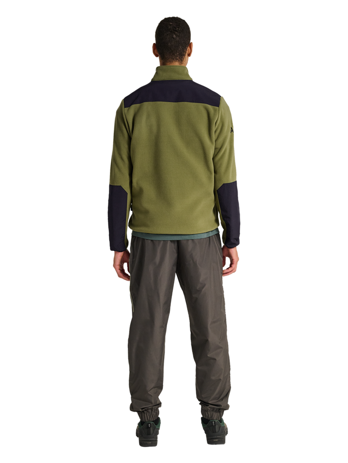 HALO BLOCKED ZIP FLEECE, OLIVE DRAB, model
