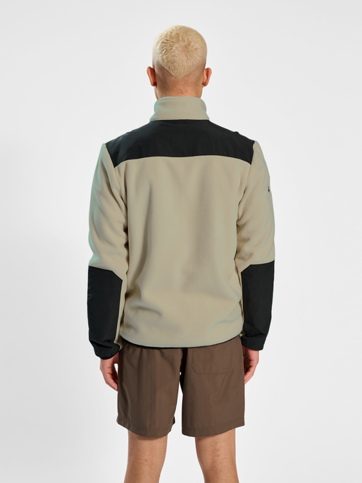 HALO BLOCKED ZIP FLEECE, GRAY GREEN, model