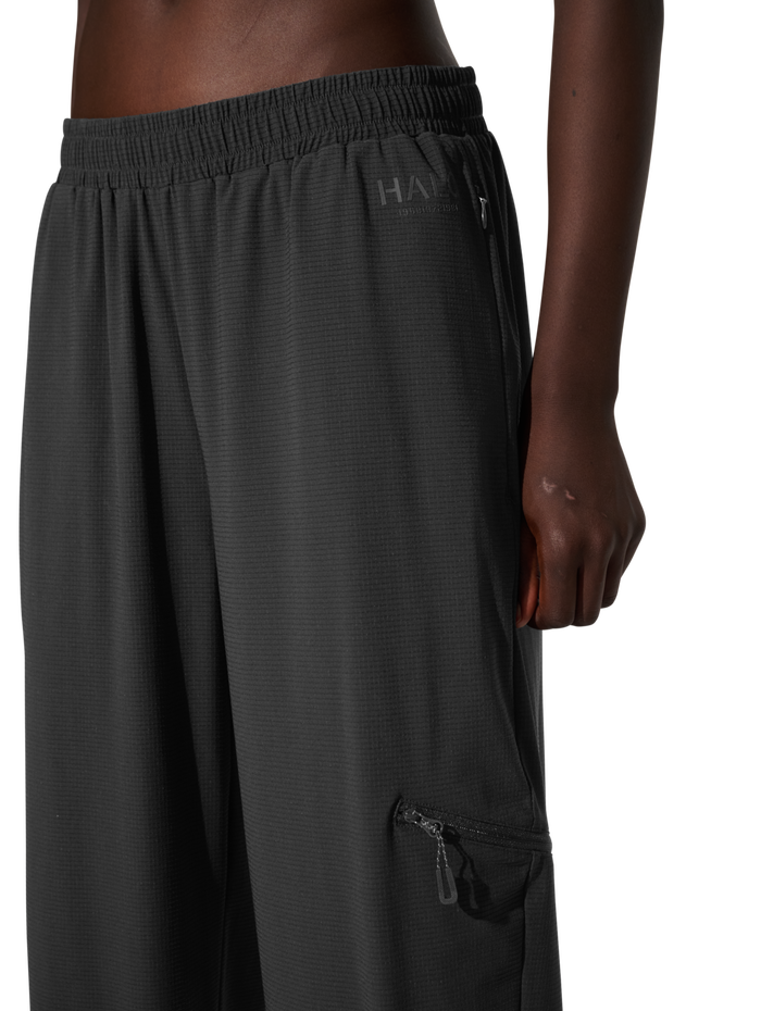 HALO AIRBORNE PANTS, BLACK, model