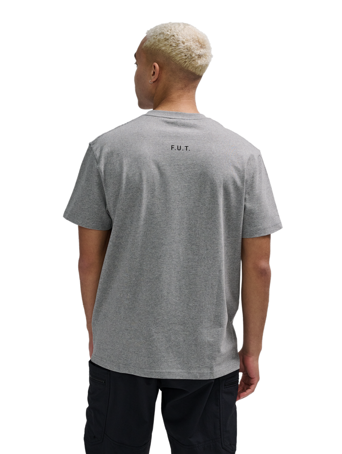 HALO ESSENTIAL T-SHIRT, GREY MELANGE, model