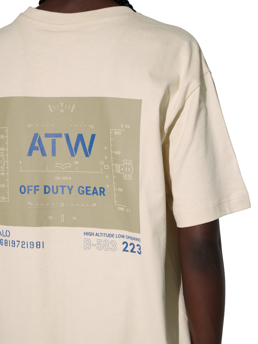 HALO B-583 T-SHIRT, OYSTER GRAY, model