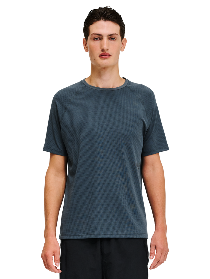HALO SORONA T-SHIRT, DARK SLATE, model