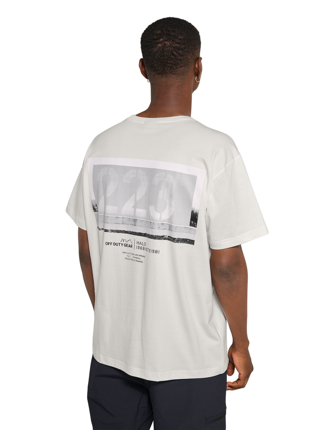 HALO GRAPHIC T-SHIRT, MARSHMALLOW/BLACK, model