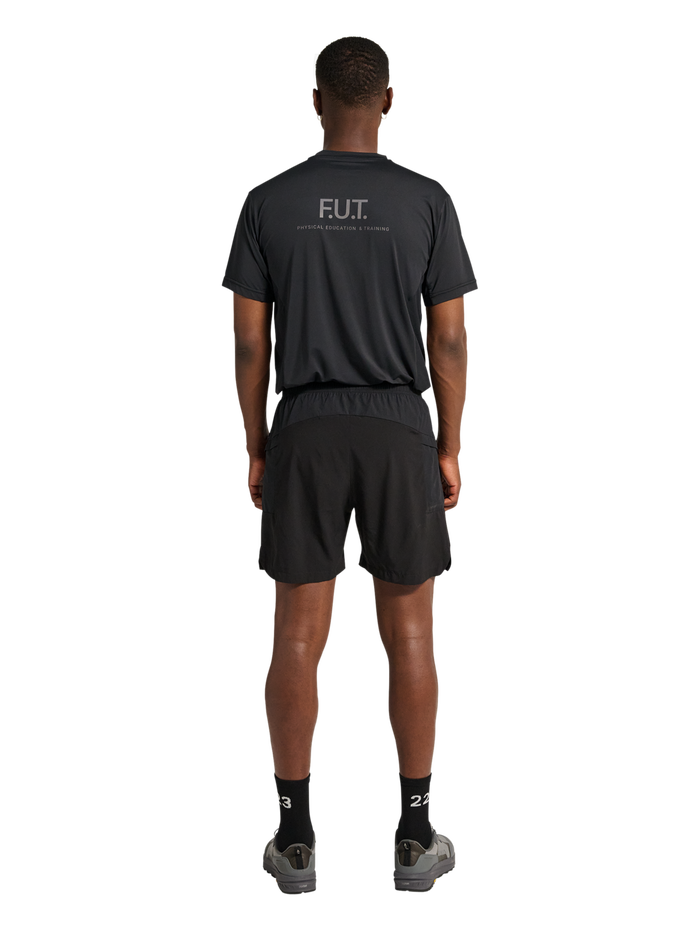 HALO SCOUT SHORTS, BLACK, model