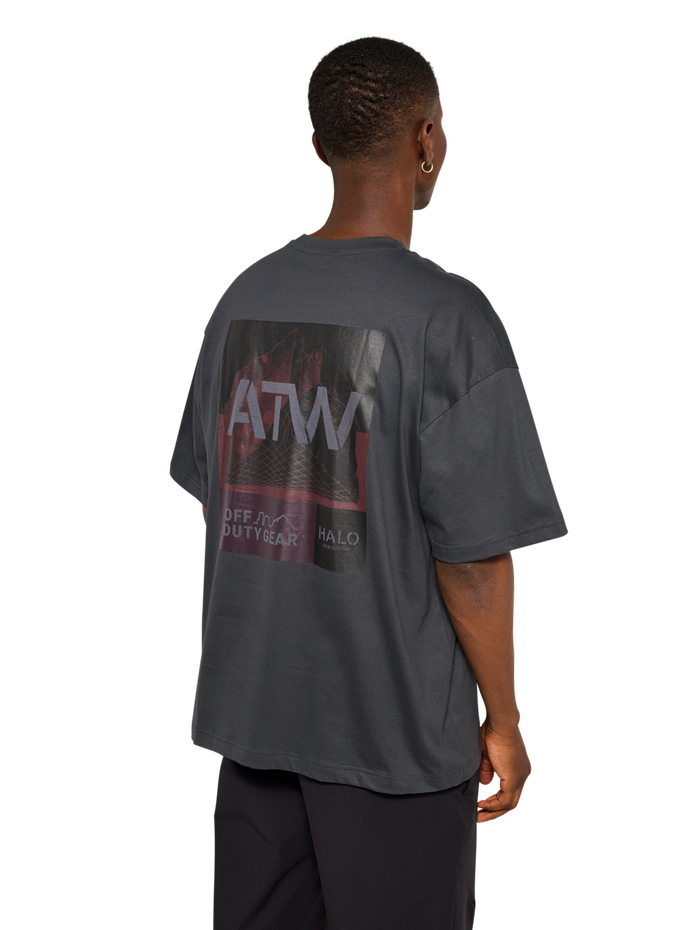 HALO GRAPHIC BOXY T-SHIRT, ASPHALT/ASPHALT, model