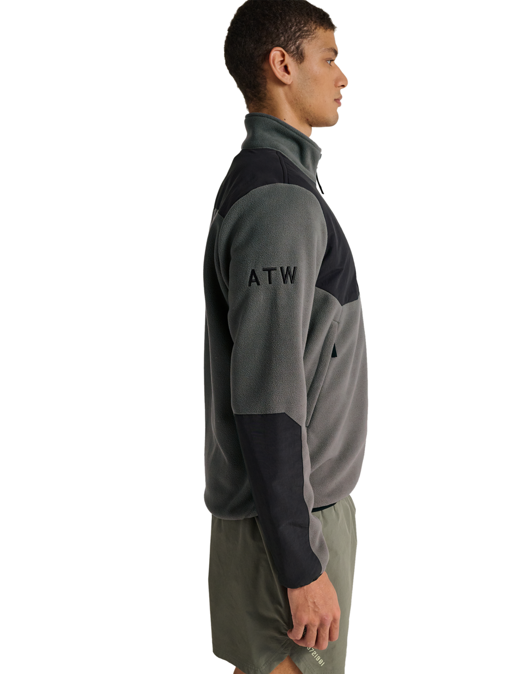 HALO BLOCKED ZIP FLEECE, GUNMETAL, model