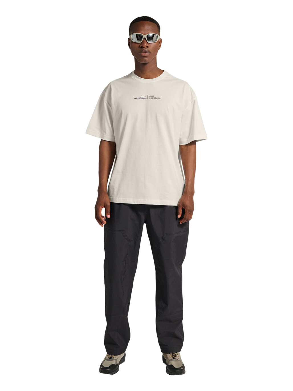 HALO GRAPHIC BOXY T-SHIRT, MARSHMALLOW/ASTRAL AURA, model