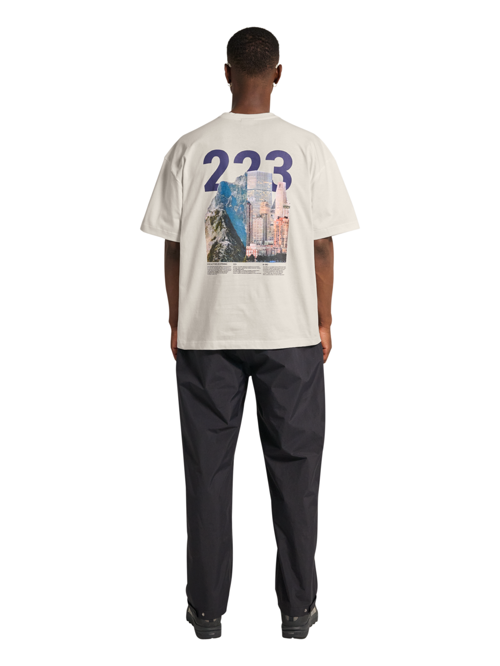 HALO GRAPHIC BOXY T-SHIRT, MARSHMALLOW/ASTRAL AURA, model