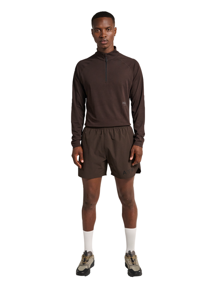 HALO SHORTS, CHOCOLATE TORTE, model