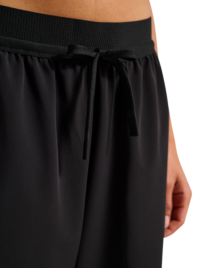 HALO REAPER RELAXED PANTS, BLACK, model