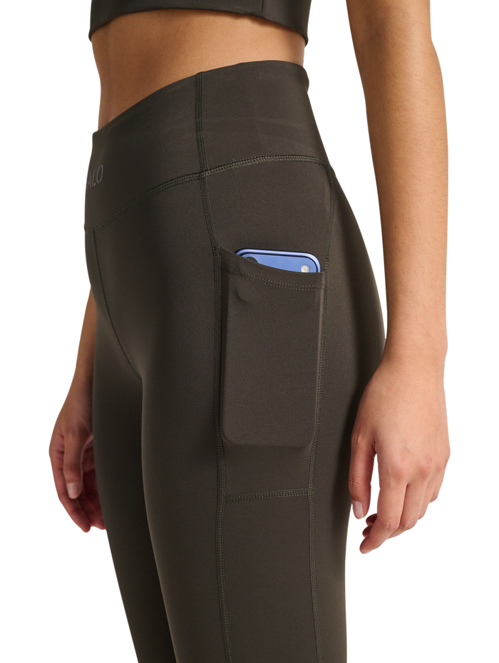 HALO WOMEN TRAINING TIGHTS, RAVEN, model