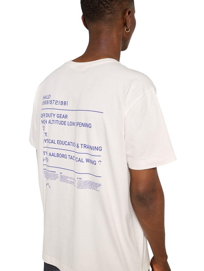 HALO GRAPHIC T-SHIRT, MARSHMALLOW, model