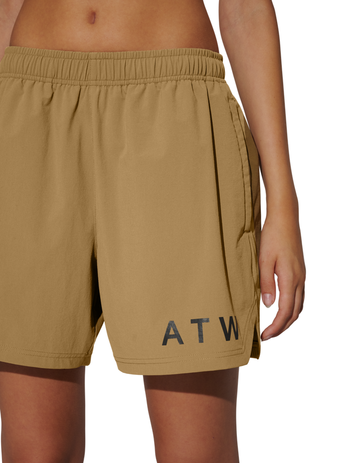HALO SHORTS, KANGAROO, model
