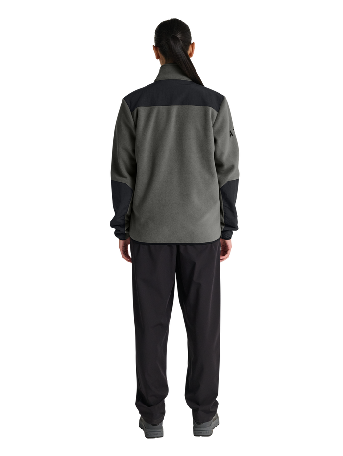HALO BLOCKED ZIP FLEECE, GUNMETAL, model