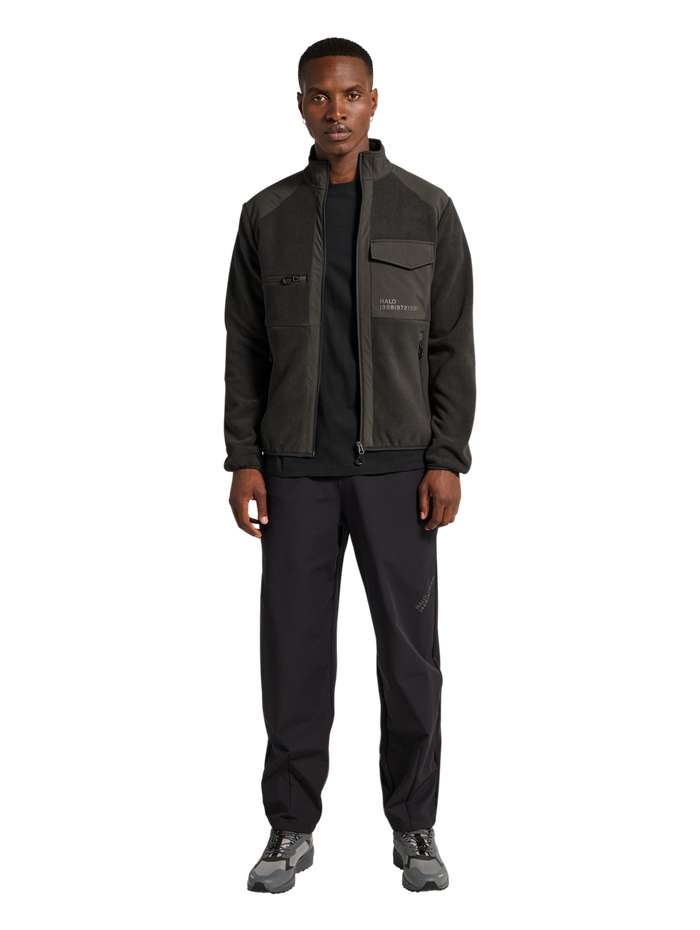 HALO PANELED FLEECE JACKET, RAVEN, model