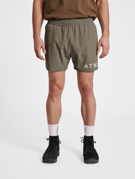 HALO SHORTS, MOREL, model