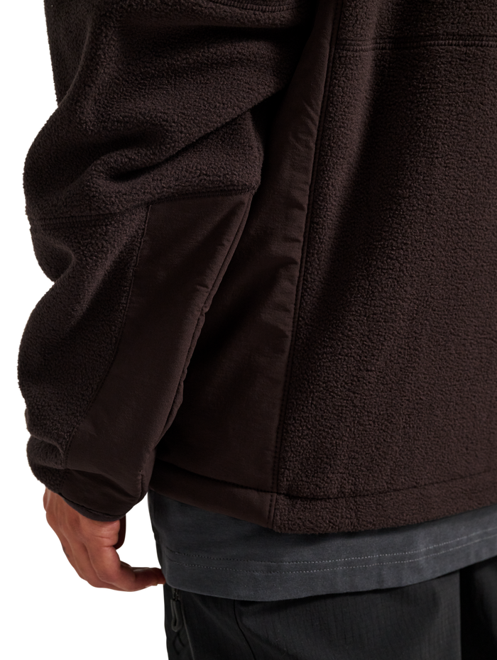 HALO WINDPROOF TEDDYFLEECE JACKET, CHOCOLATE TORTE, model