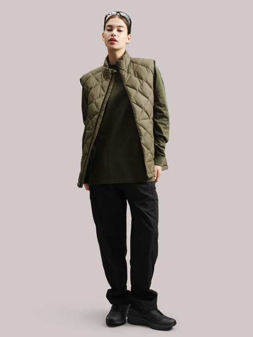 HALO LIGHT THERMOLITE VEST, MOREL, model