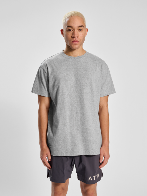 HALO HEAVY MELANGE T-SHIRT, GREY MELANGE, model