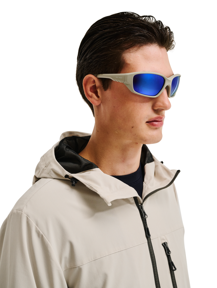 HALO X MESSY WEEKEND SUNGLASS NO 2, !BLUE HEAVEN, model