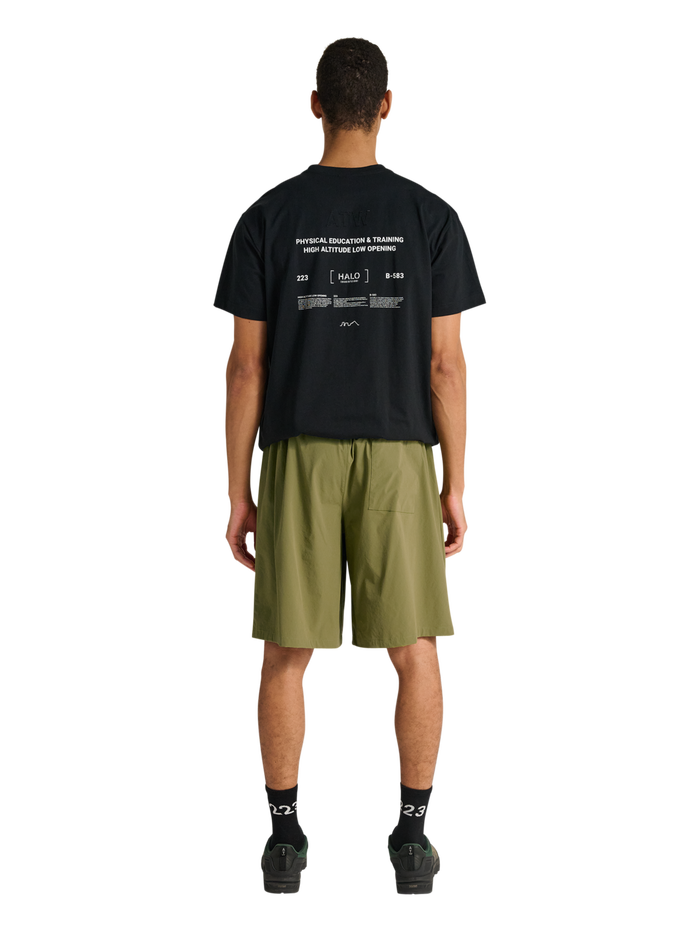 HALO MOVE SHORTS, OLIVE DRAB, model