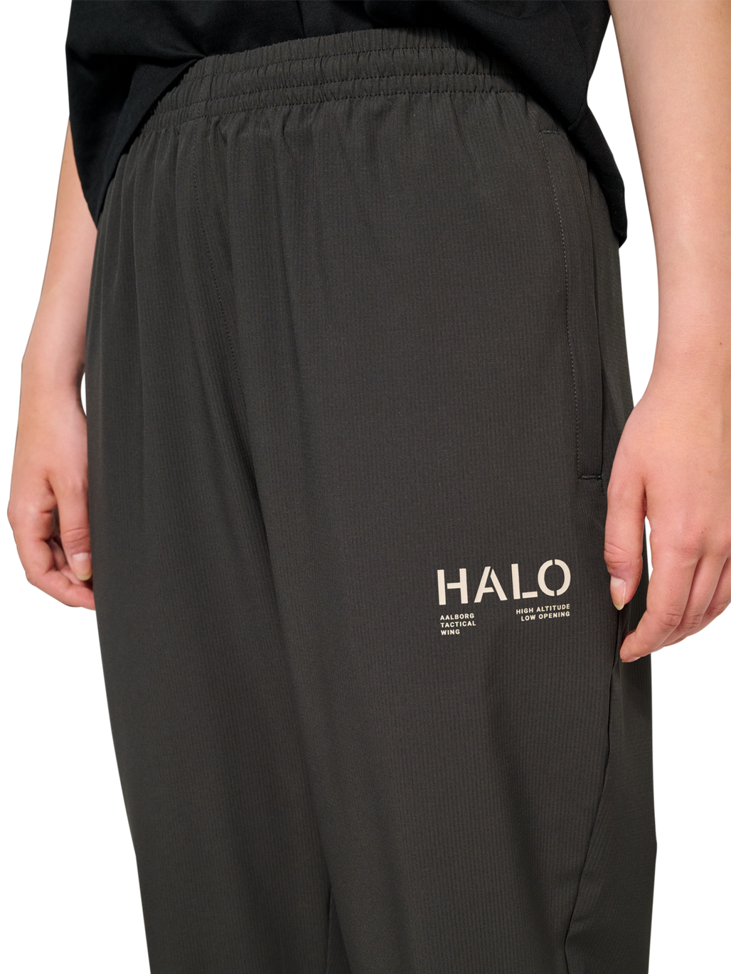 HALO TECH PANTS, ASPHALT, model